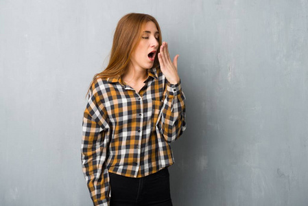 打哈欠的嘴图片