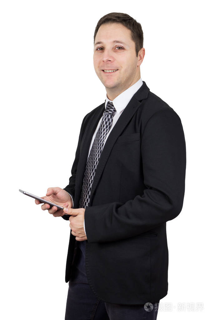 穿黑色西装的商人手拿智能手机,白色背景