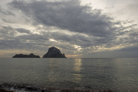 西班牙日落时的伊比萨岛