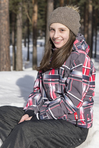 微笑的女孩在雪地里建模