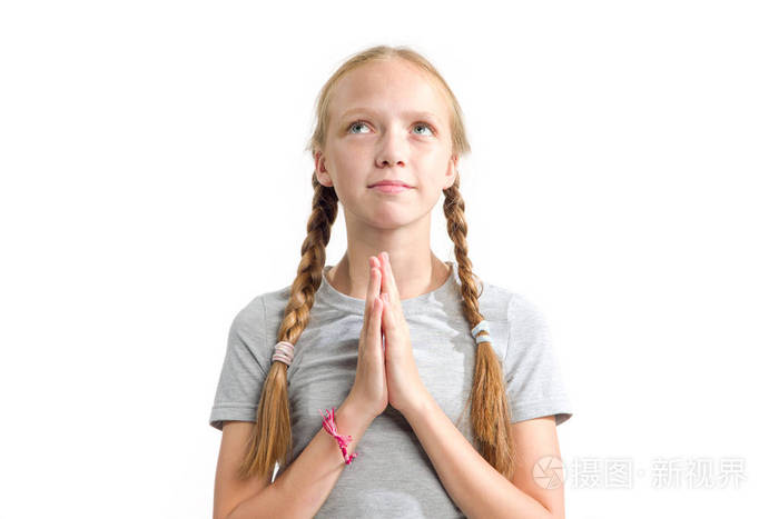 女孩双手交叉祈祷.