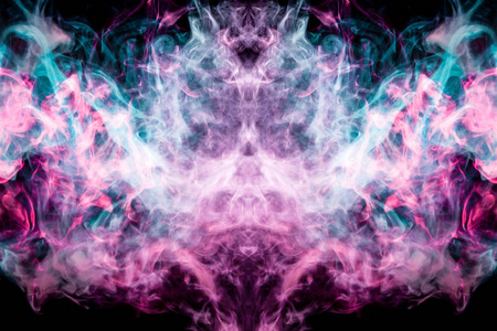 毛茸茸的喷出蓝色和粉红色的烟雾和雾,以头骨怪物龙的形式出现在黑色