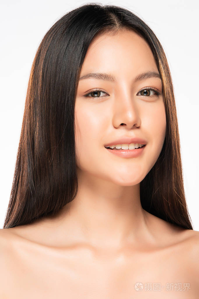 女孩美丽的脸护理. 面部治疗. 美容美容和水疗.