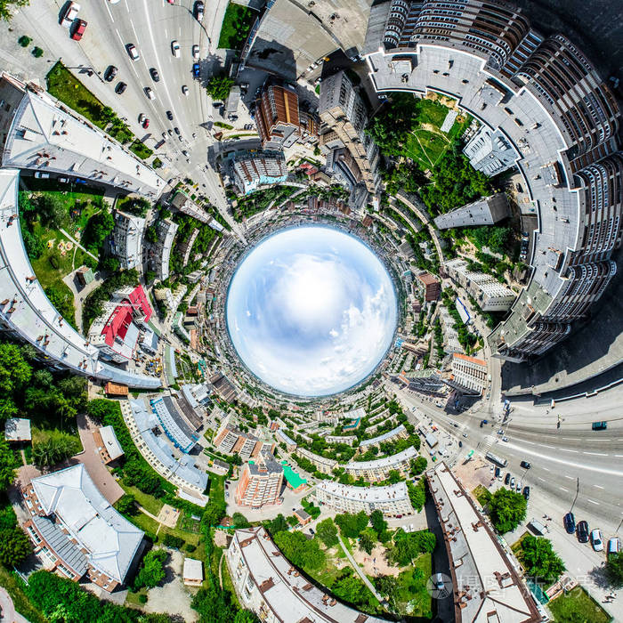 与空中城市景观, 十字路口, 道路, 房屋, 建筑物, 公园及停车场.