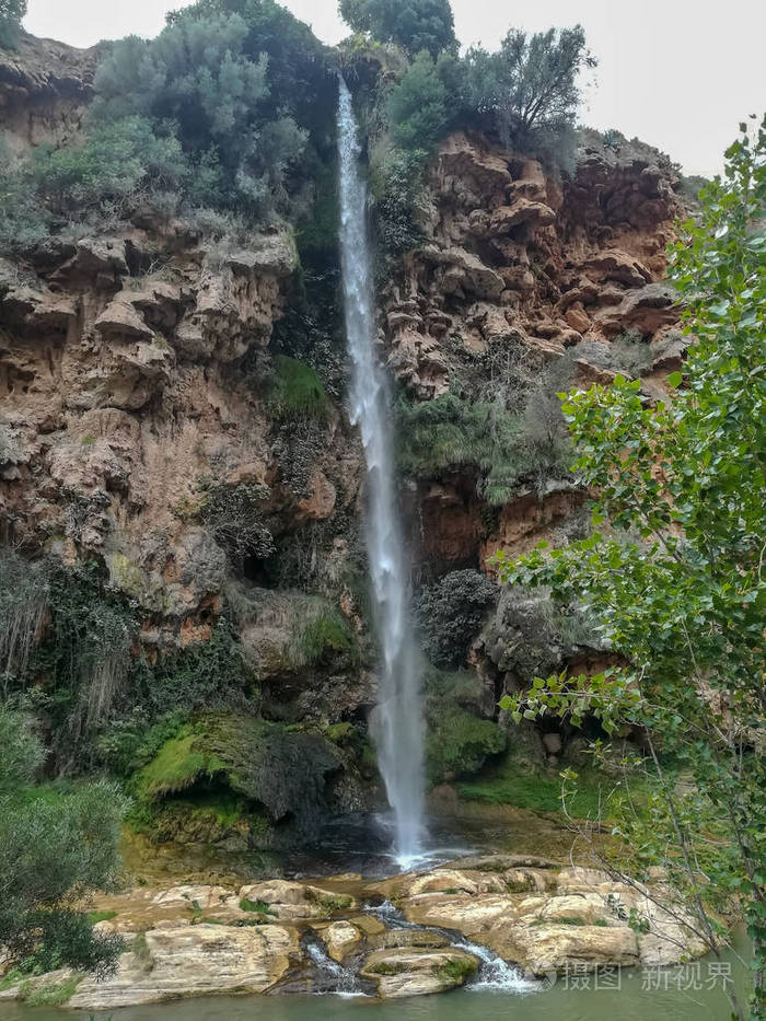 纳瓦哈斯的拉诺维亚瀑布景观