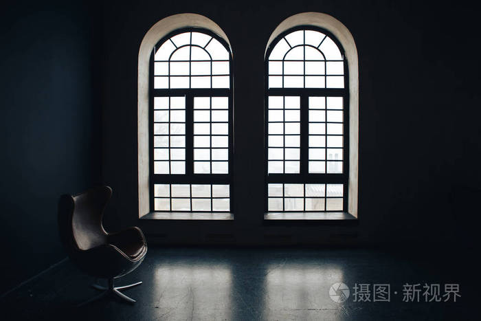 拱形窗户黑色背景