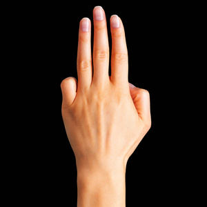 显示三个手指和手掌的女性手