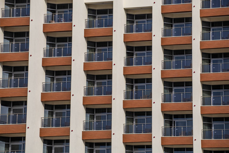 建筑立面与阳台外立面, 以现代建筑模式为城市背景