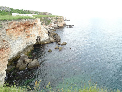 从高处俯瞰岩石海岸图片