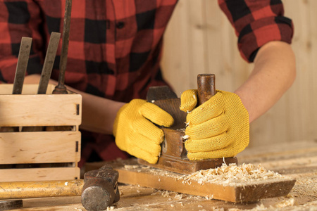 木工刨木工的手图片