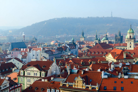捷克共和国布拉格凝视梅斯托和彼得申山历史中心美丽的俯视图