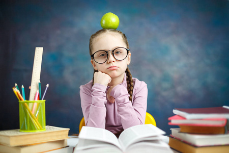 教育可爱概念正面特写照片肖像照片