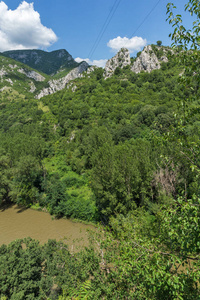 保加利亚巴尔干山脉的伊斯卡河峡谷景观令人惊叹