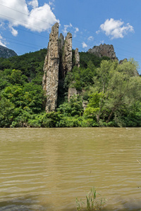 保加利亚巴尔干山脉伊斯卡河峡谷的Ritite岩层