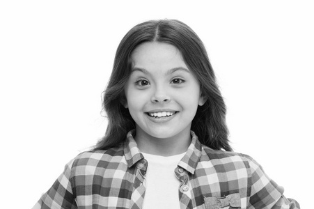 女孩笑感情的脸.幽默和反应有趣的故事.童年和幸福的概念.