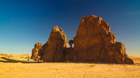 阿尔及利亚塔西里纳杰尔国家公园Teghargart的抽象岩石形成