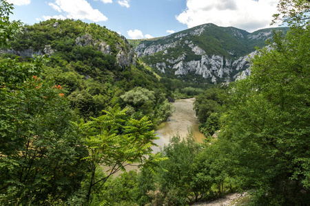 保加利亚巴尔干山脉的伊斯卡河峡谷景观令人惊叹