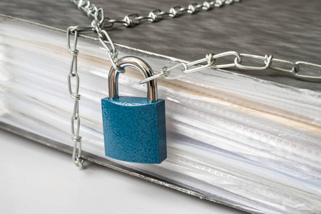 带有链锁和挂锁数据的文件和隐私安全概念