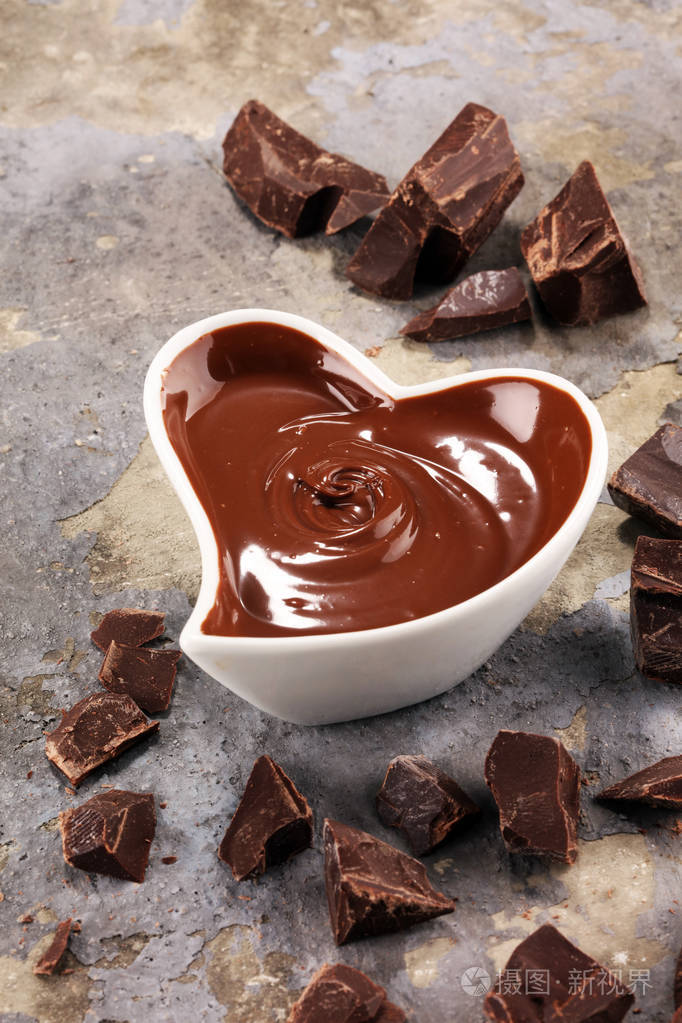 融化的巧克力融化的巧克力巧克力漩涡