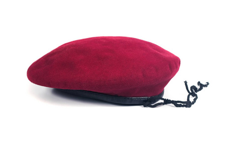隔离背景上的红色贝雷帽