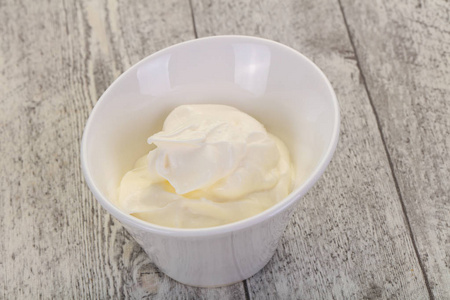 乳制品酸奶油在碗里