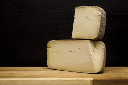 法国的传统阿维涅奶酪