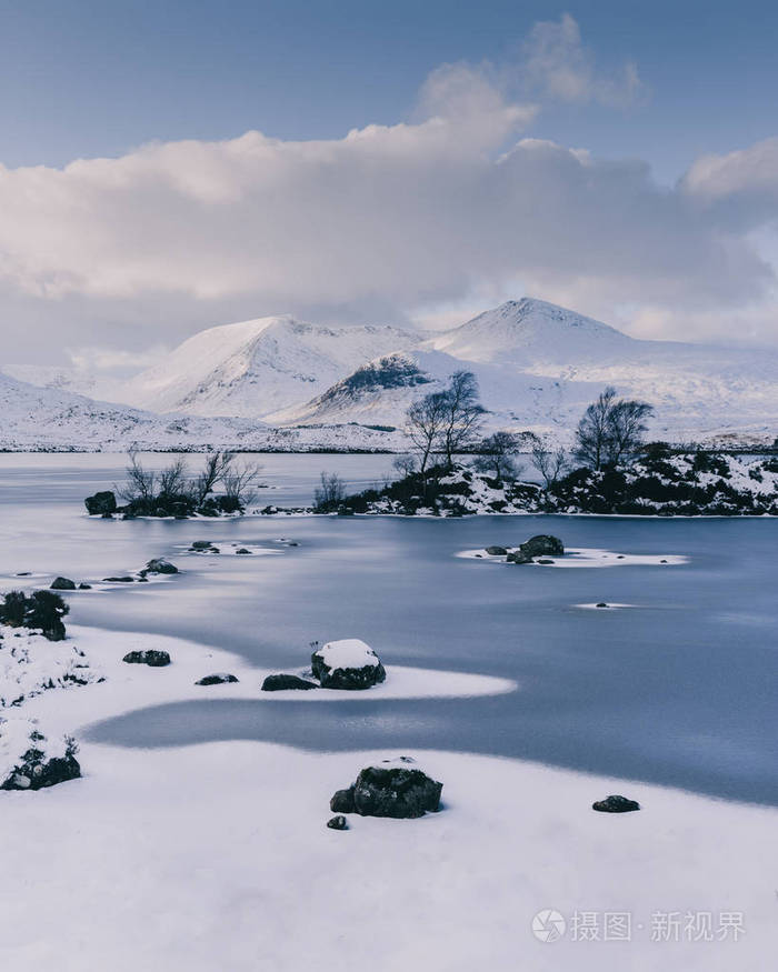 苏格兰格伦科的一个冰冻的兰诺奇摩尔冬季雪景