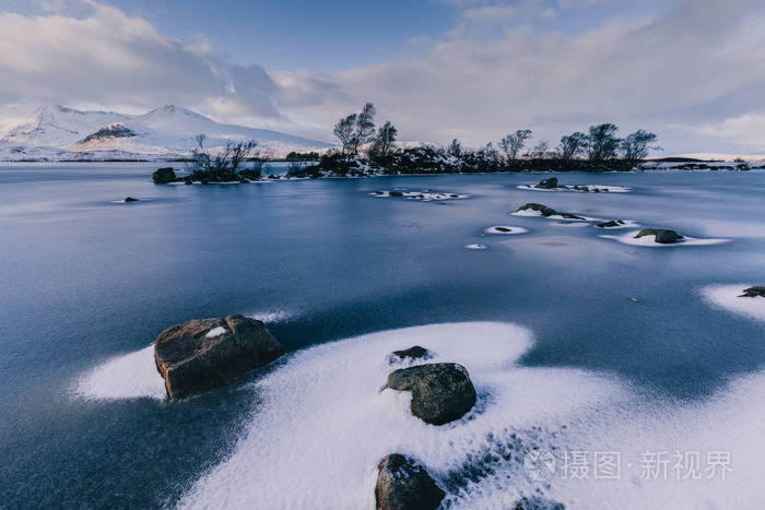 苏格兰格伦科的一个冰冻的兰诺奇摩尔冬季雪景