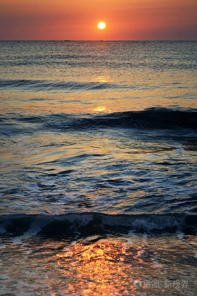 海滩上的日落日出