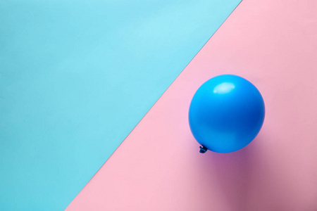 彩色背景上的气球