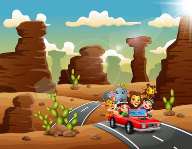 卡通儿童驾驶着一辆红色的汽车，带着野生动物穿过沙漠