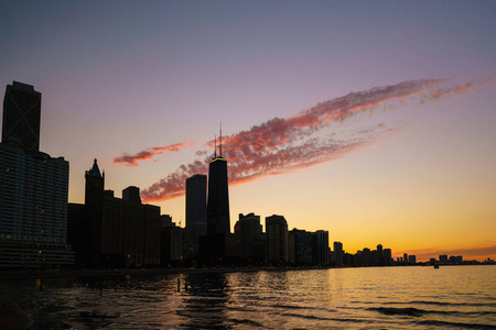日落剪影时芝加哥市中心天际线