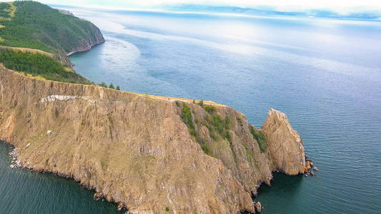 我的科博伊科博伊角。 俄罗斯贝加尔湖奥尔洪岛。 奥克洪岛最北端的无人机