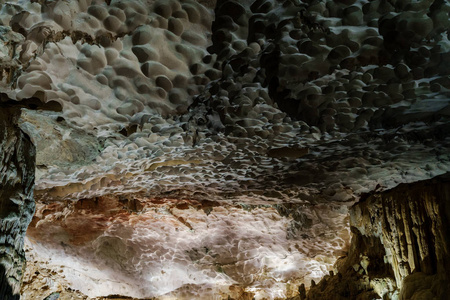 洞穴深处黑暗的内部 石岩山的地下 越南自然背景照片 正版商用图片192ook 摄图新视界