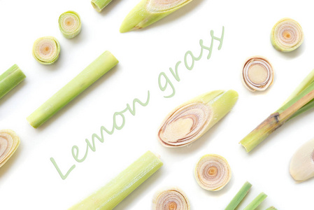 新鲜的绿色柠檬草片，复制空间隔离在白色背景上。