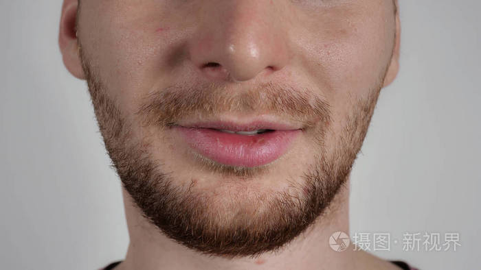 男性的细节特写嘴和下巴