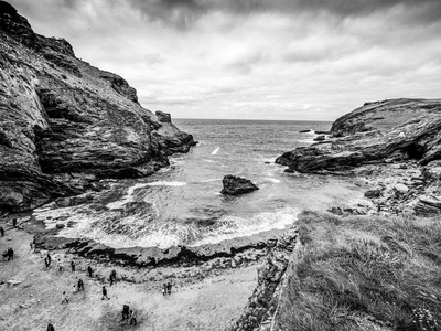 TintagelCornwall海湾的广角景观旅行摄影