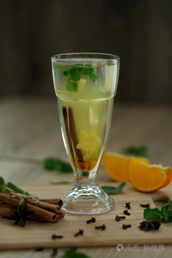 冬季炎热的季节性饮料.