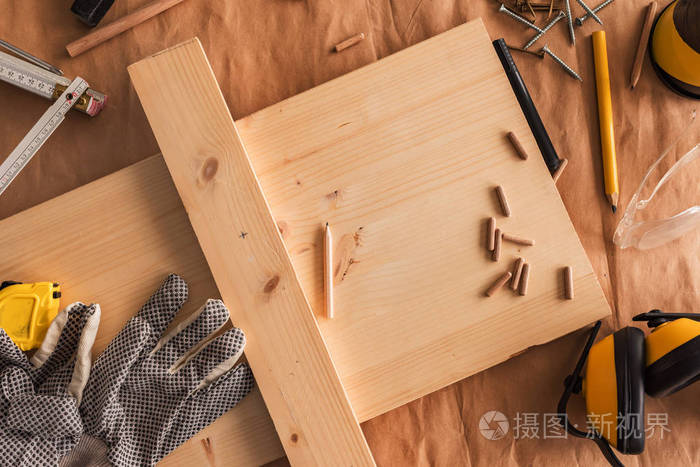 木工木工工作台顶视图与木板和销照片 正版商用图片192oya 摄图新视界