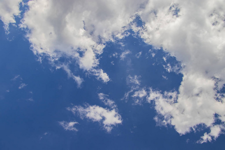 蓝天白云作为背景模板。 这是晴天。 它位于捷克共和国。