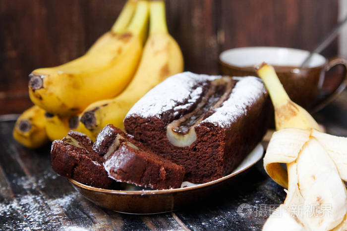 巧克力香蕉蛋糕的选择性焦点