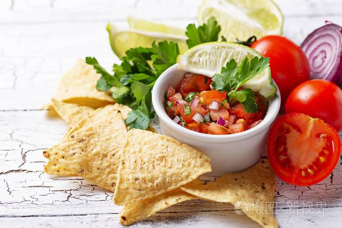 传统的墨西哥番茄莎莎酱