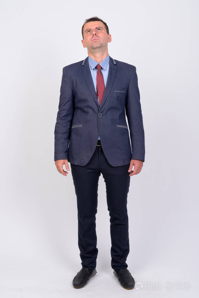 摄影棚拍摄的商人穿着白底西装照片-正版商用图片1934ye-摄图新视界