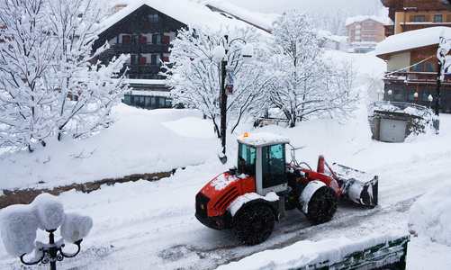 推土机除雪