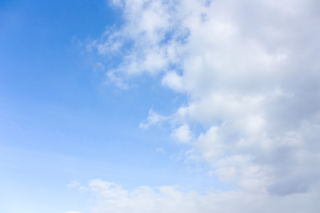 蓝色的天空背景