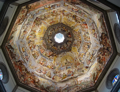 米兰大教堂的圆顶内画。f