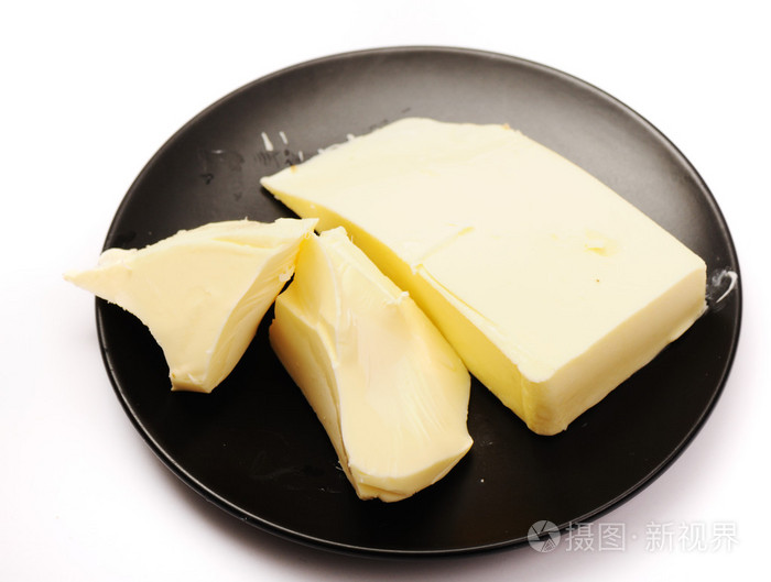 黑色黄油盘孤立的o