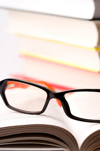 书籍和眼镜