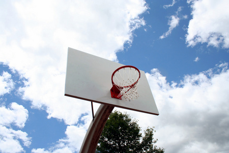 篮球架的天空