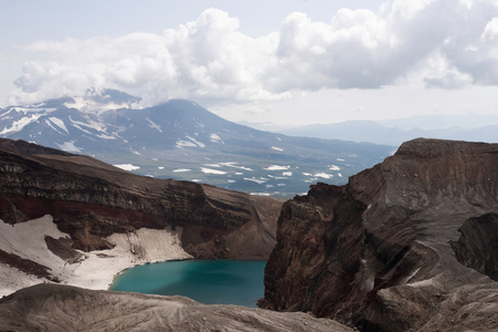 在火山的火山口